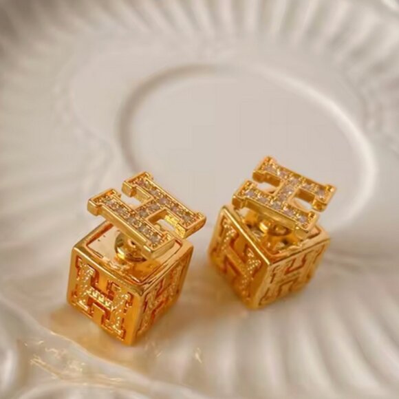 NWT Cubic Square H Letter Stud Earrings - Picture 3 of 4